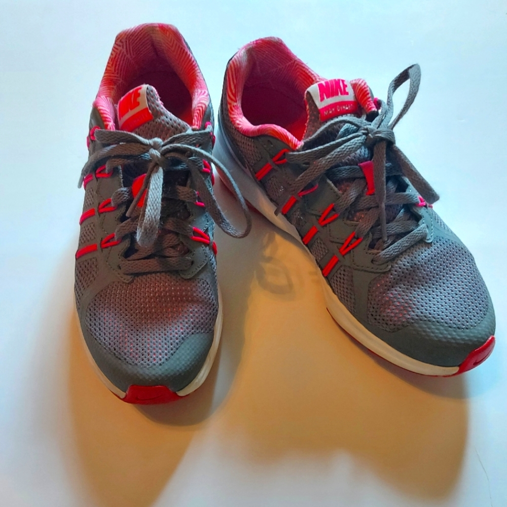 Nike gray pink sport shoes
